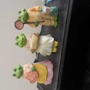 Three sm frog figurines
